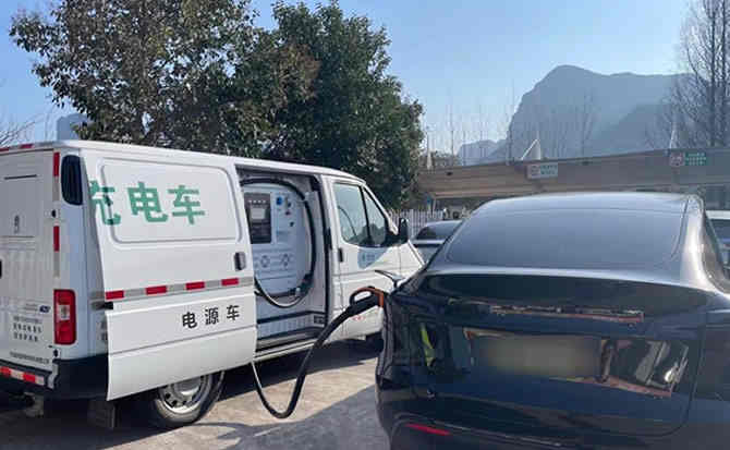 巩留汽车搭电