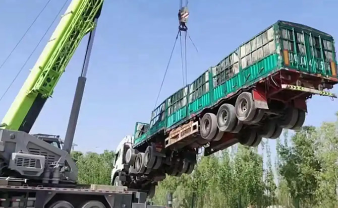 巩留道路脱困救援案例